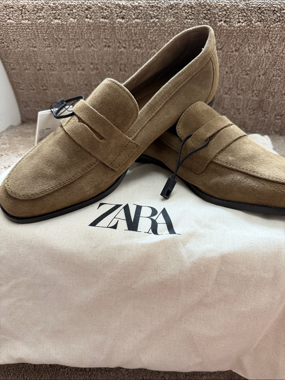 Zara women’s  Flat Split leather Loafers in khaki green